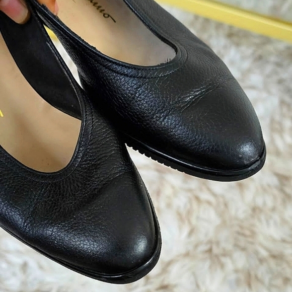 SALVATORE FERRAGAMO Wonen's Black Leather Classic Gancini Toe Size 6.5M 🌴 - Picture 6 of 10